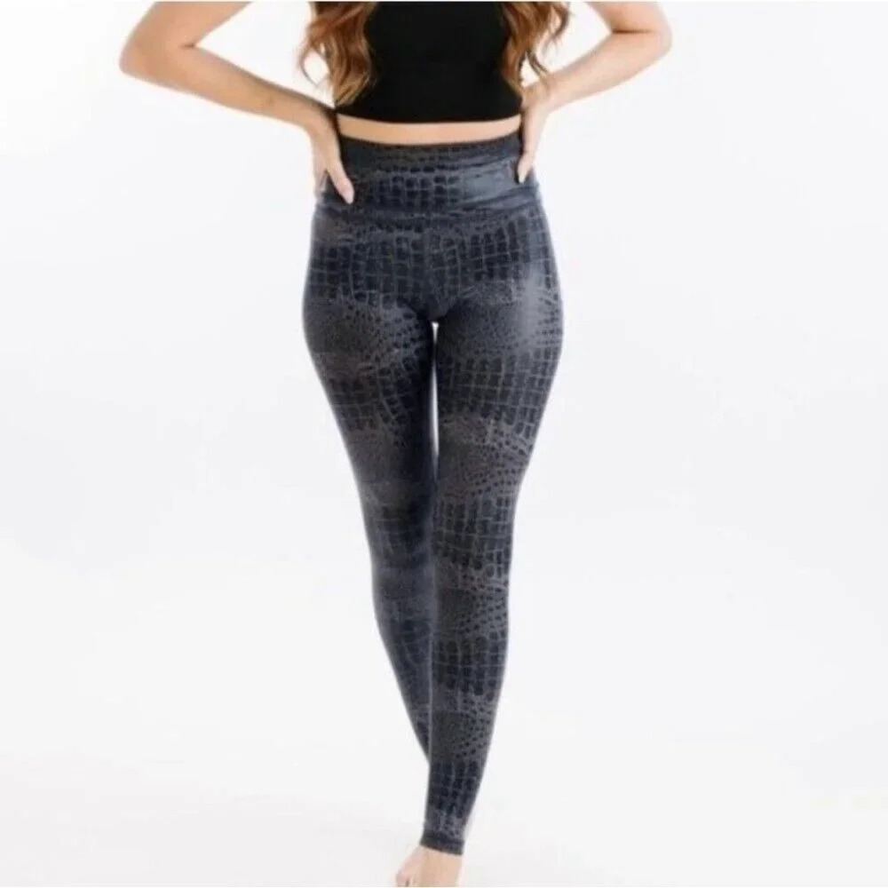 Zyia Light n Tight ankle length leggings alligator print SZ 4 gray armor